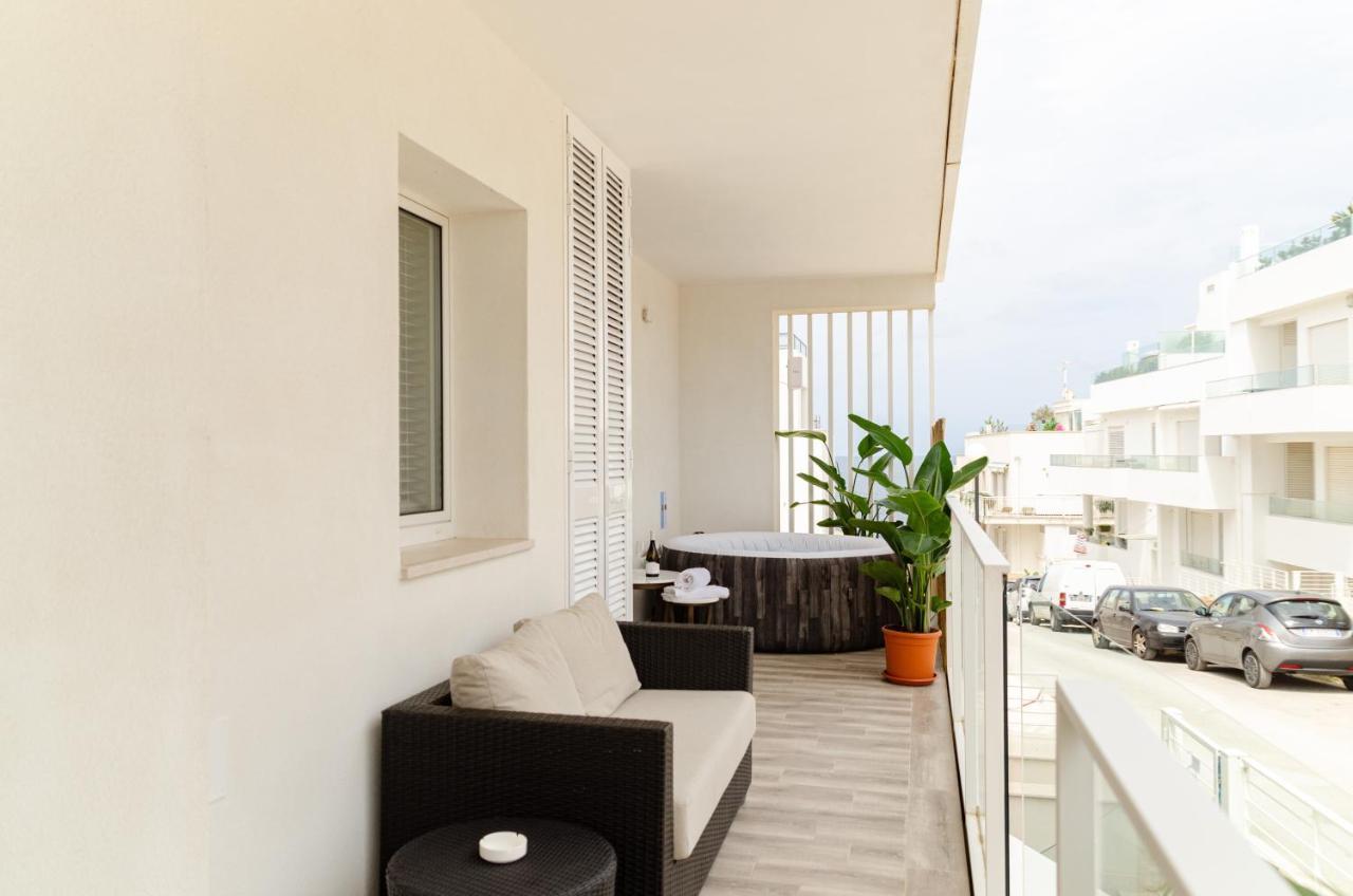 Apulialux Seaview Prestige Apt / Jacuzzi + Parking Appartement Polignano a Mare Buitenkant foto